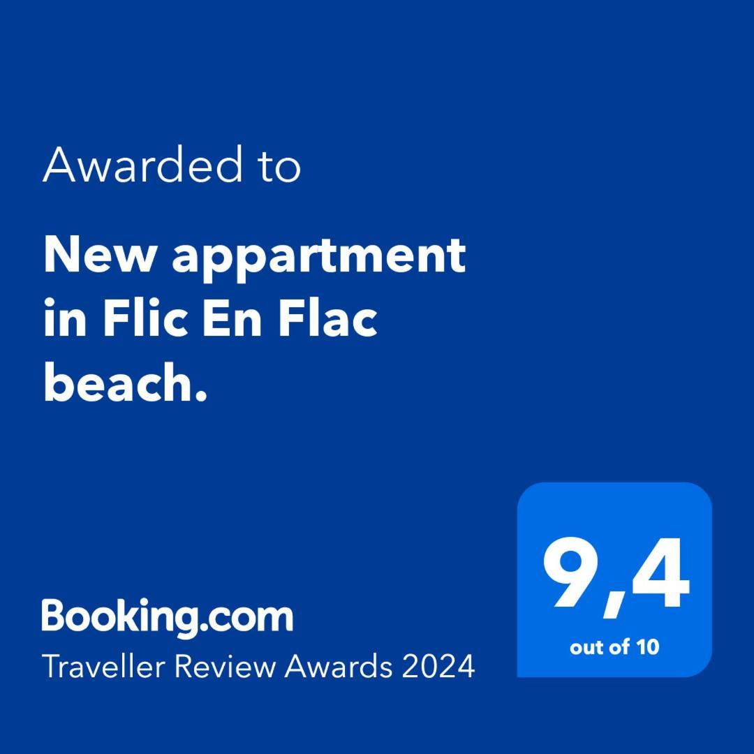 Westside Holidays Flic En Flac Beach Exteriör bild